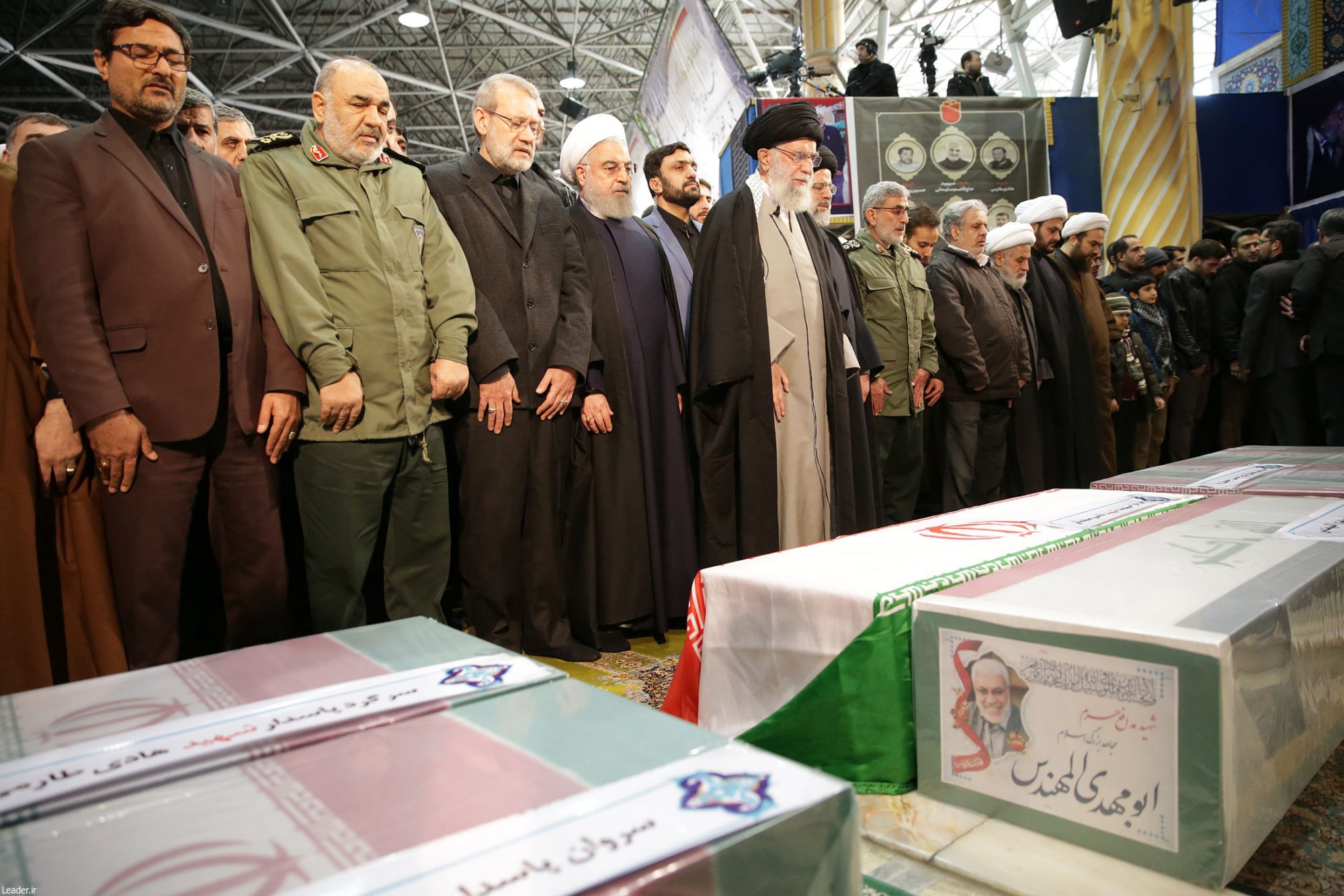 نماز-رهبر-و-امتش بر-پیکر-شهیدسلیمانی-و-مجاهدان-همرزم